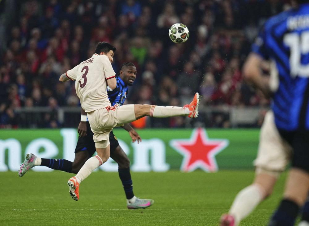 两人各自在 两人各自在